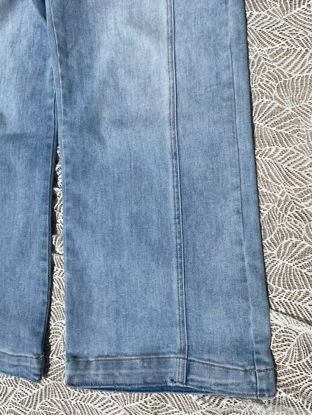 PinkBlush Light Blue Front Seam Cropped Wide Leg Maternity Jeans - Never Worn - Picture 5 of 5